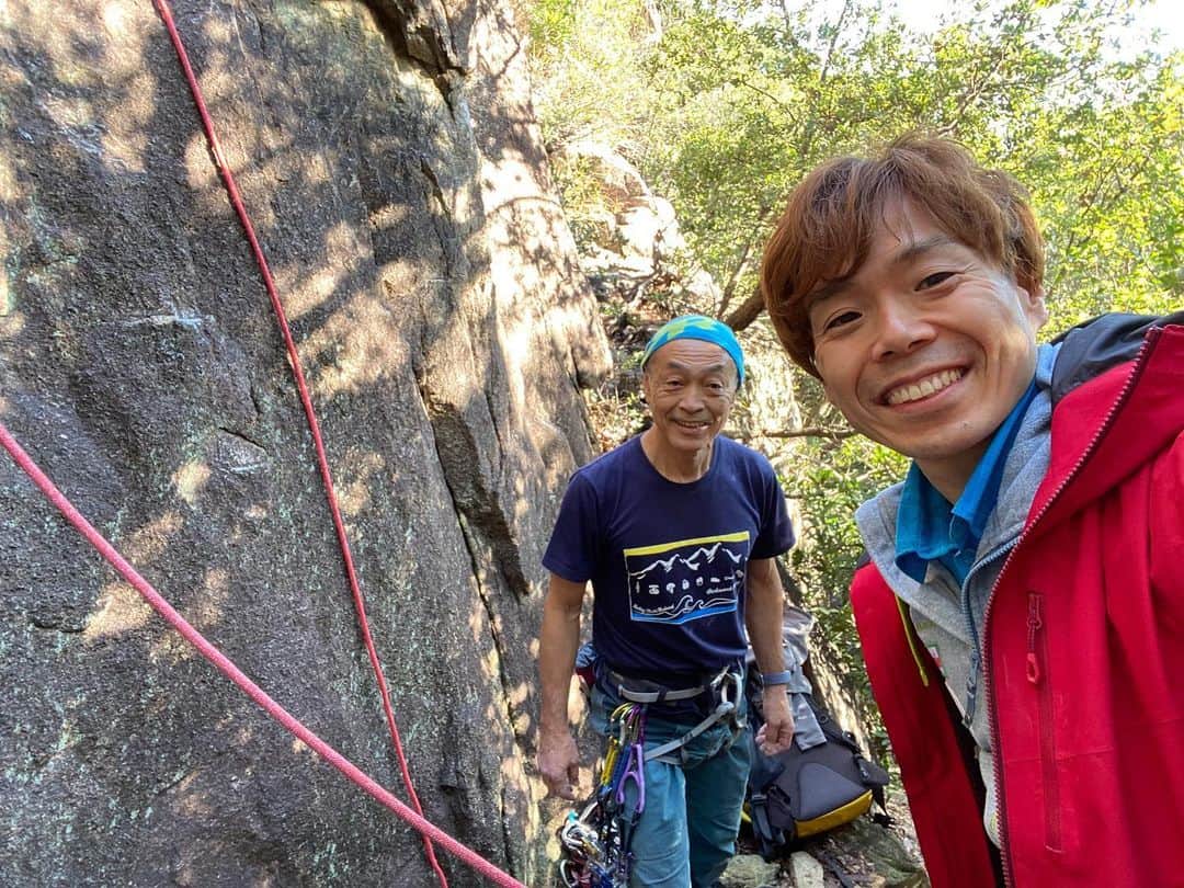伊東秀和さんのインスタグラム写真 - (伊東秀和Instagram)「瀬戸内JAM🌈Day2 小豆島✨  朝1番からパラパラと岩が欠ける渋いスラブの11bから始まり💥その後も長くて楽しい課題を多めにみんなで楽しんでもらいました🌟 ご飯の後の温泉も最高♨️ @raffinee_orientalbio @cowsoapcp @mammut_japan @camp1889 #小豆島 #吉田の岩場 #クライミング #climbing #goprohero7 #久しぶりのgopro #瀬戸内 #瀬戸内jam2020 #オリーブ温泉」11月24日 21時05分 - hide9a2019