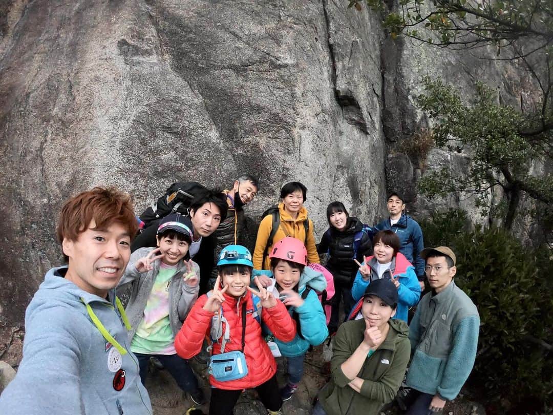伊東秀和さんのインスタグラム写真 - (伊東秀和Instagram)「瀬戸内JAM🌈Day2 小豆島✨  朝1番からパラパラと岩が欠ける渋いスラブの11bから始まり💥その後も長くて楽しい課題を多めにみんなで楽しんでもらいました🌟 ご飯の後の温泉も最高♨️ @raffinee_orientalbio @cowsoapcp @mammut_japan @camp1889 #小豆島 #吉田の岩場 #クライミング #climbing #goprohero7 #久しぶりのgopro #瀬戸内 #瀬戸内jam2020 #オリーブ温泉」11月24日 21時05分 - hide9a2019
