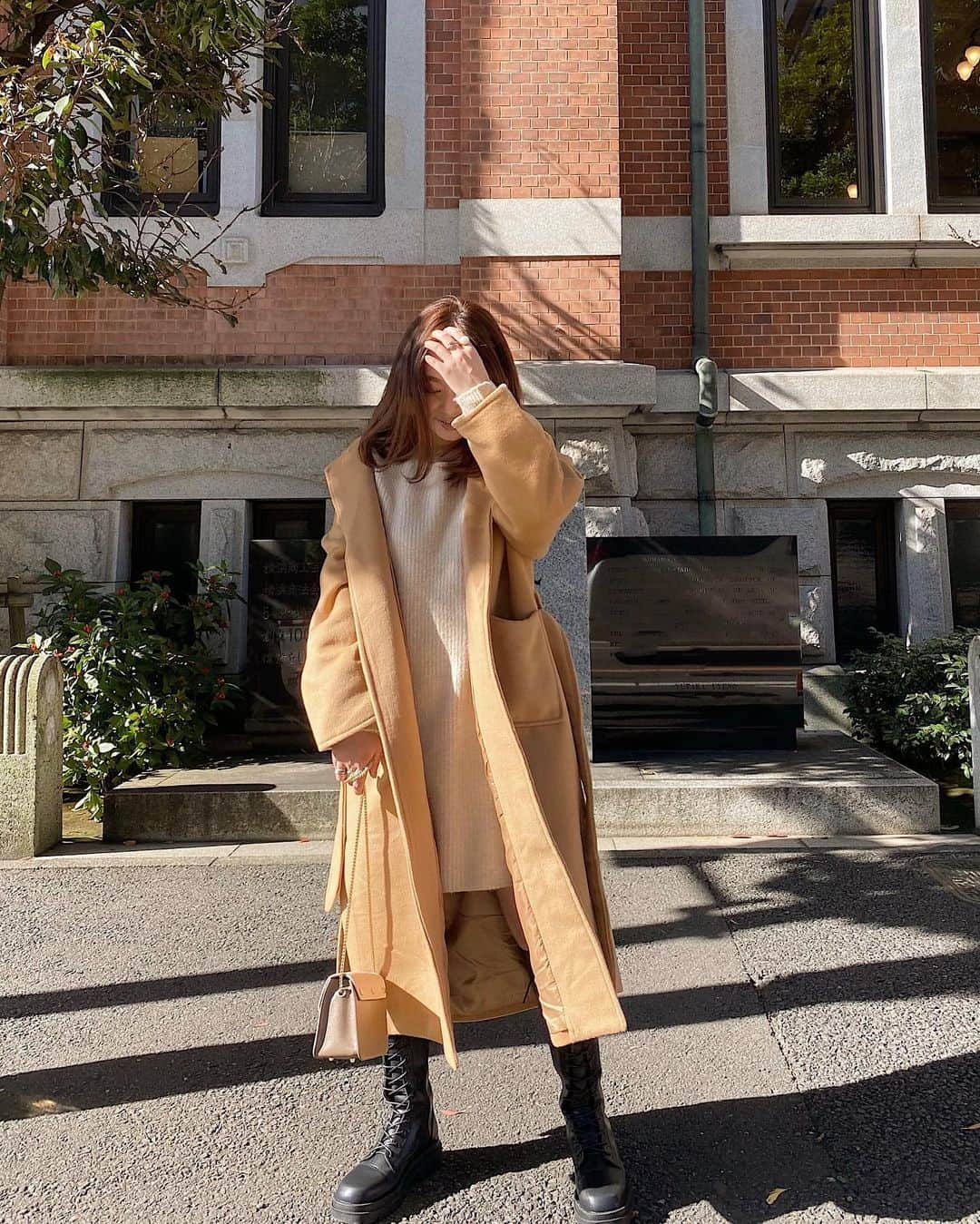 Yuuki mimuraさんのインスタグラム写真 - (Yuuki mimuraInstagram)「🍂🧸 . . とうとう寒くなってきたので コート投入🧥‎ ܾ ܾ 𖥧𓇣 ܾ ܾ𓂃 𓈒❁⃘ ‎٭¨̮  今年新しく仲間入りしたのは #TRIFLE ( @trifle_official ) のスリット入りの ロングコートでした🤍🤍🤍 シンプルで何にでも合わせやすいです𖦊້  𖡼.𖤣𖥧 . . . #秋冬#秋冬コーデ#コーデ#コーディネート #大人カジュアル#カジュアルコーデ#プチプラ #プチプラコーデ#コート#冬コーデ #購入品紹介#購入品#ootd#instafashion」11月24日 21時05分 - u0829u