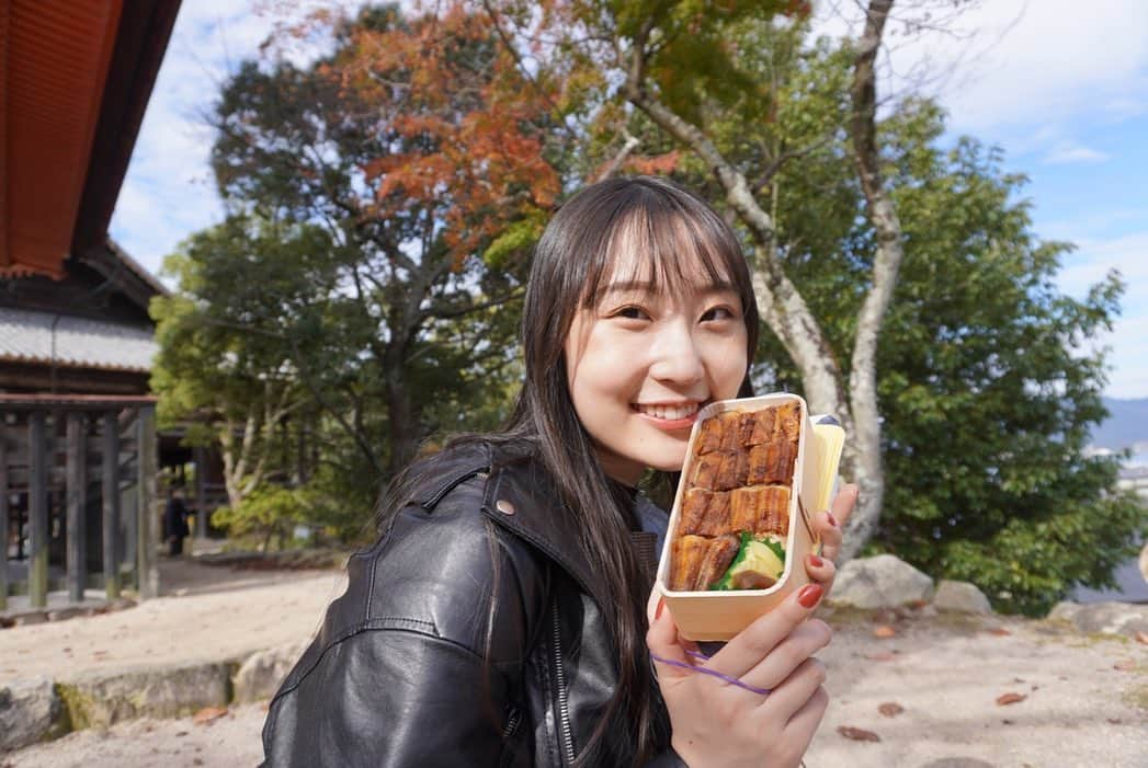 段原瑠々さんのインスタグラム写真 - (段原瑠々Instagram)「宮島🍁  たくさん食べる人。  #juicejuice #段原瑠々 #宮島 #広島 #あなご飯 #揚げもみじ #にぎり天」11月24日 21時05分 - ruru_dambara.official