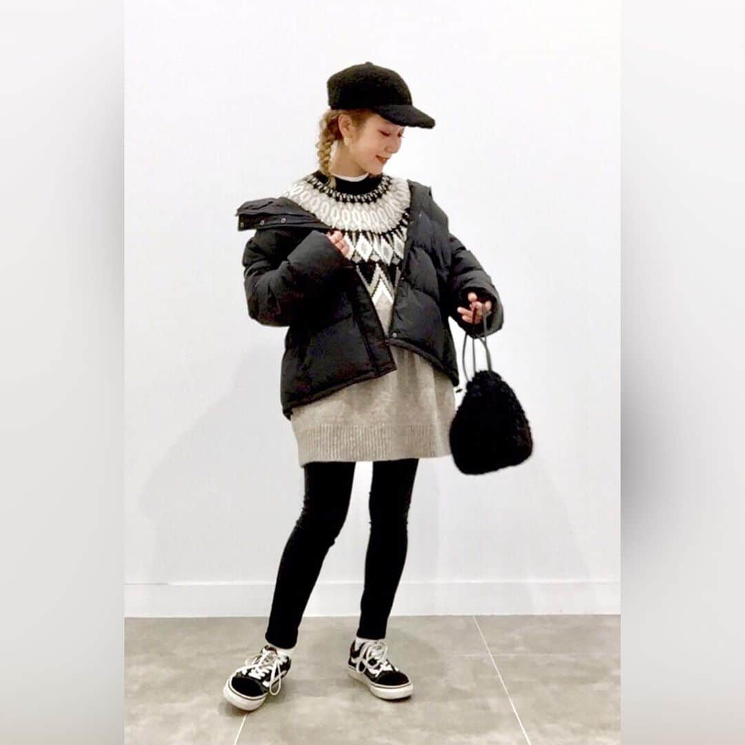GU TAIWANさんのインスタグラム写真 - (GU TAIWANInstagram)「HEAT PADDED夾層外套輕盈溫暖 冬天必備的完美單品 ❄️  不只外型出色 還使用潮流趨勢eco-leather ✨  #HEATPADDED 系列 給你的輕．暖．潮💕 採用保暖性高的「HEAT PADDED」機能鋪棉， 繽紛多色選擇，穿上的每一刻都有好心情！ 表層布料改為防潑水加工素材， 下小雨也能安心出門，輕鬆活動沒問題👌  GU新品週週上線🛒 鋒面即將來襲，快趁低溫來襲前入手！ 享受自由穿搭的無限樂趣🔥  *部份品項為網路商店及大型店商品， 請以實際賣場為準。 - #GUTaiwan #WearTokyoNow #穿搭 #Fashion #OOTD #外套 #夾層外套 #Coat #Jacket #休閒穿搭 #女孩穿搭 #女友穿搭 #約會穿搭 #秋冬穿搭 #冬季穿搭」11月24日 21時02分 - gu_taiwan