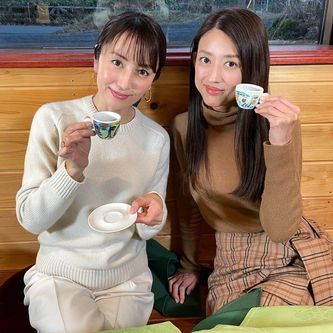 矢田亜希子さんのインスタグラム写真 - (矢田亜希子Instagram)「真珠と朝からずっと一緒♡ あまりにもリラックスしすぎて素すぎてよかったのかな？？w #撮影#楽しいロケ#リラックスしすぎた#旧友#安心感#素すぎた#お仕事#遠出#詳細はまたお知らせします コートとパンツは @rim.ark  ニットは @ysl ブーツ @vittoriovirgili」11月24日 21時03分 - akiko_yada