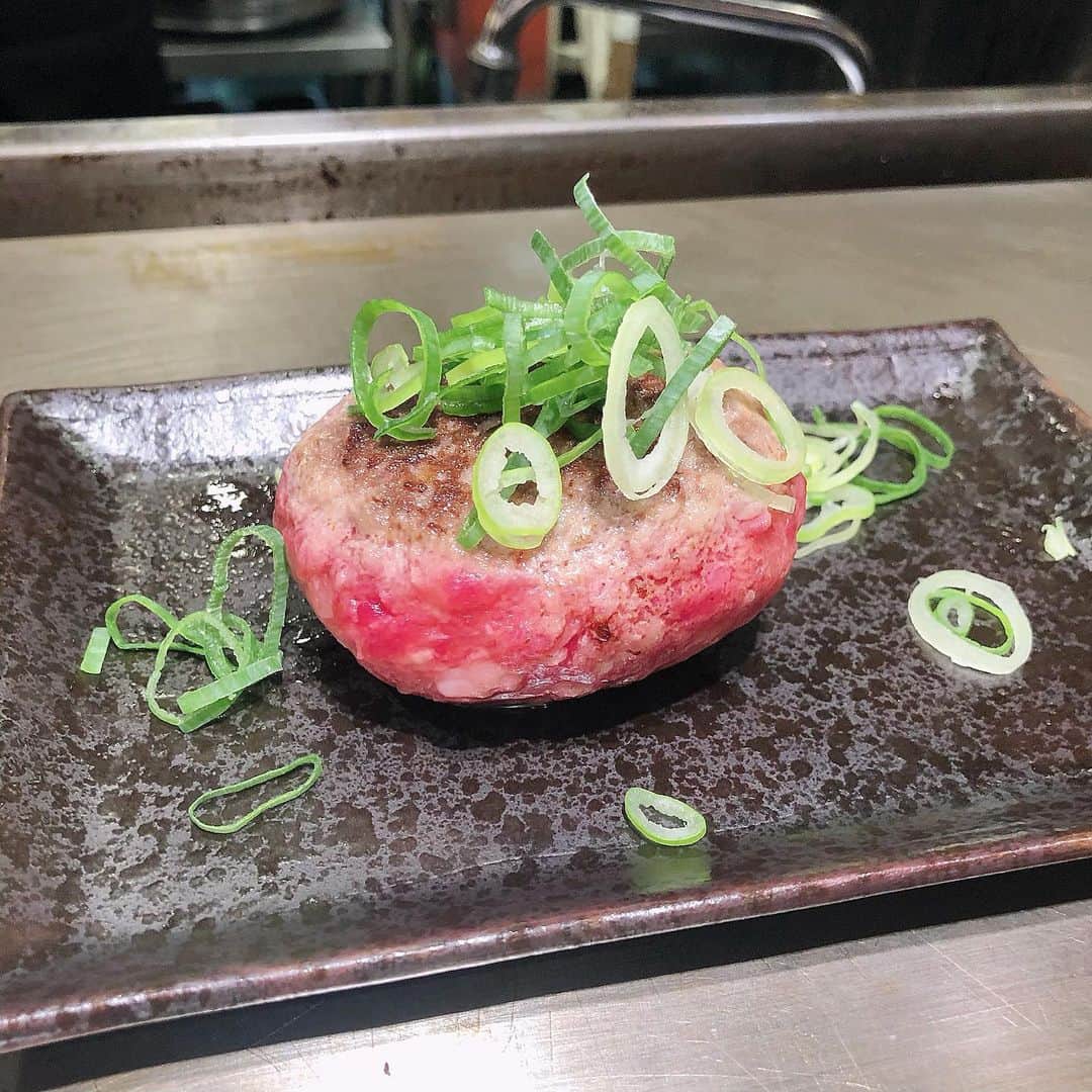 西脇梨紗さんのインスタグラム写真 - (西脇梨紗Instagram)「いままで食べたハンバーグで1番美味しいかもレベル（お腹空いてた調味料込） 何種類もつけるやつあったけど私はそのままかわさび塩が最強だった☺︎✌︎ お昼すぎてたのにめっちゃ並んでたけど並んだ甲斐あるまた行く #極味や #渋谷パルコ」11月24日 21時03分 - risa_nishiwaki