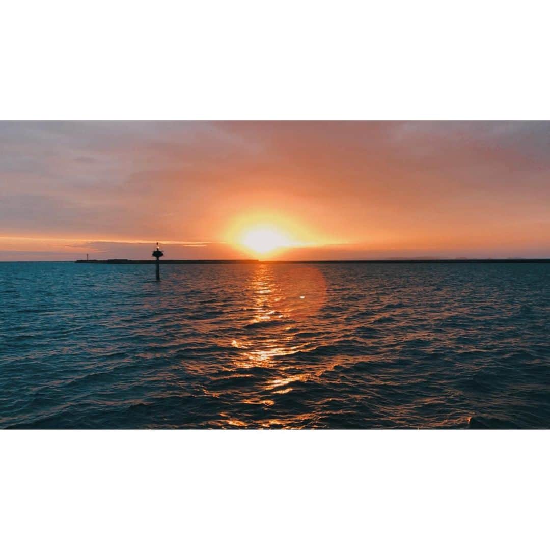 MARINAさんのインスタグラム写真 - (MARINAInstagram)「🌊🌞🌊 . 船上から眺める夕陽は最高でした。 . #aassive #cruisenight #cruise #night  #cruising #sunset #sunshine #sea #nature #okinawa #沖縄」11月24日 21時10分 - marina___oki