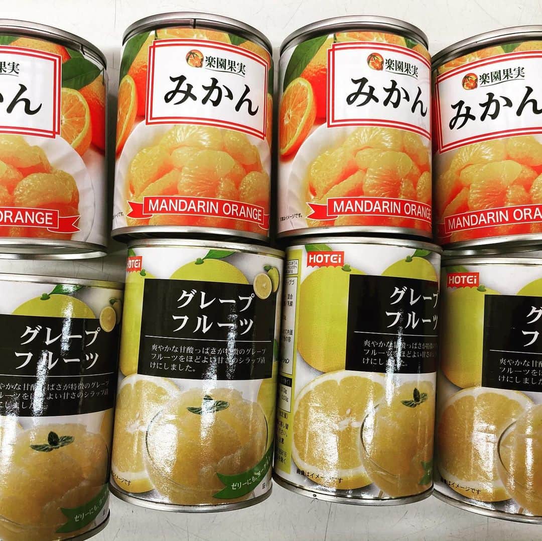 ごあきうえのインスタグラム：「そこそこ、買っとかないとすぐ売り切れるから。  #フルーツ缶 #ミカン缶 #グレープフルーツ缶 #フルーツ缶詰 #ミカン缶詰 #グレープフルーツ缶詰 #🥫 #缶詰 #Cannedfruit #과일통조림 #Canned #통조림」