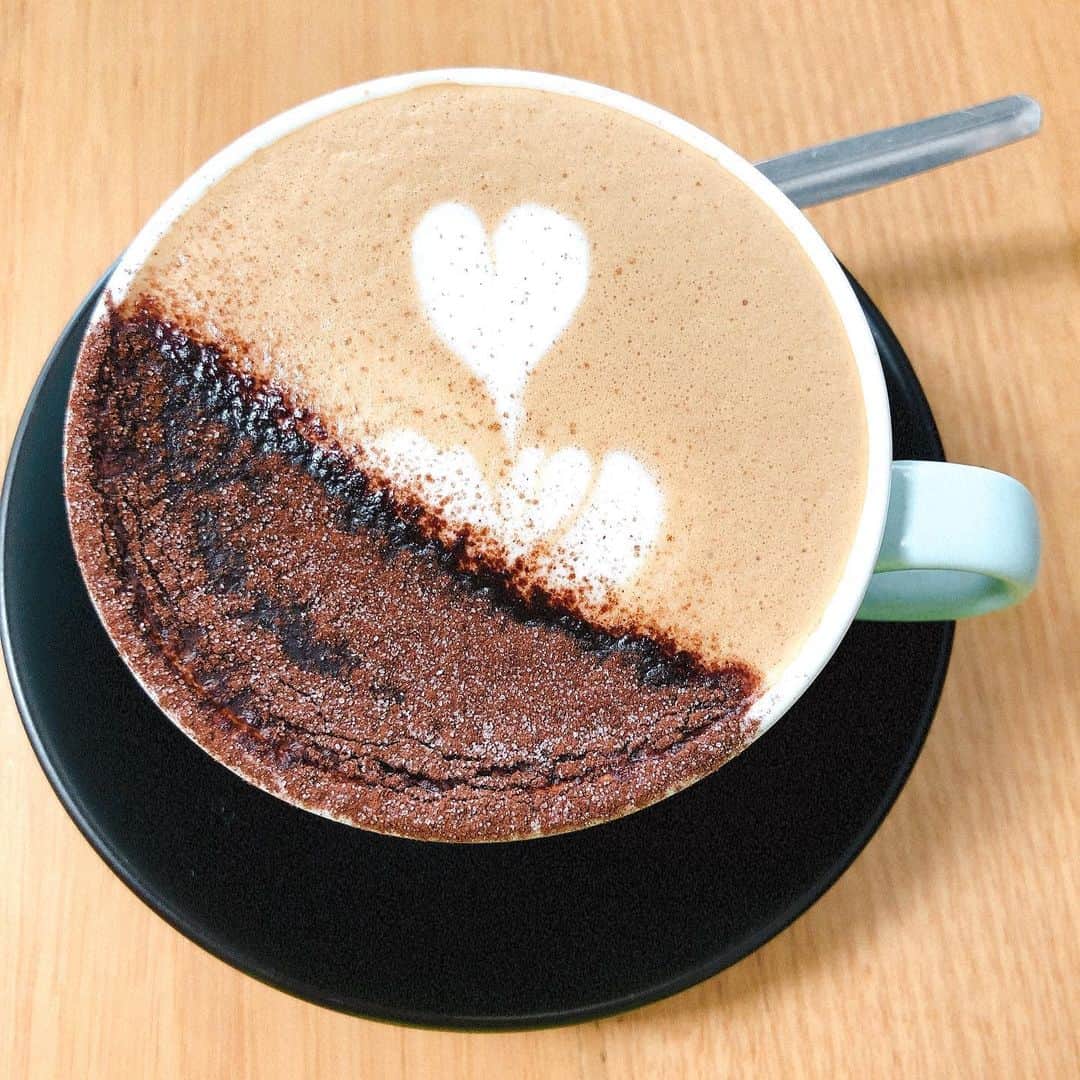 かにゃさんのインスタグラム写真 - (かにゃInstagram)「カフェアートかわいい💘 Melbourneに来てからの趣味はカフェ巡り☕️ どこのお店行っても超美味しいコーヒーが飲める✨ ここパスタも激ウマだったなぁ🙀🍝💕 . . . . #cappuccino #cappuccinoart #cappuccinotime #cafelife #café #cafe #instacafe #melbournecafe #cafestagram #australia #australiagram #melbourne #melbournelife #melbournestyle #melbourneliving #melbourne_insta #melbournelifestyle #オーストラリア #メルボルン #メルボルンカフェ #カプチーノアート #カプチーノ #カフェアート #海外生活 #オーストラリア生活 #メルボルン生活 #カフェ #メルボルンカフェ #カフェ巡り #カフェ好きな人と繋がりたい #カフェスタグラム」11月24日 21時26分 - kanya_435