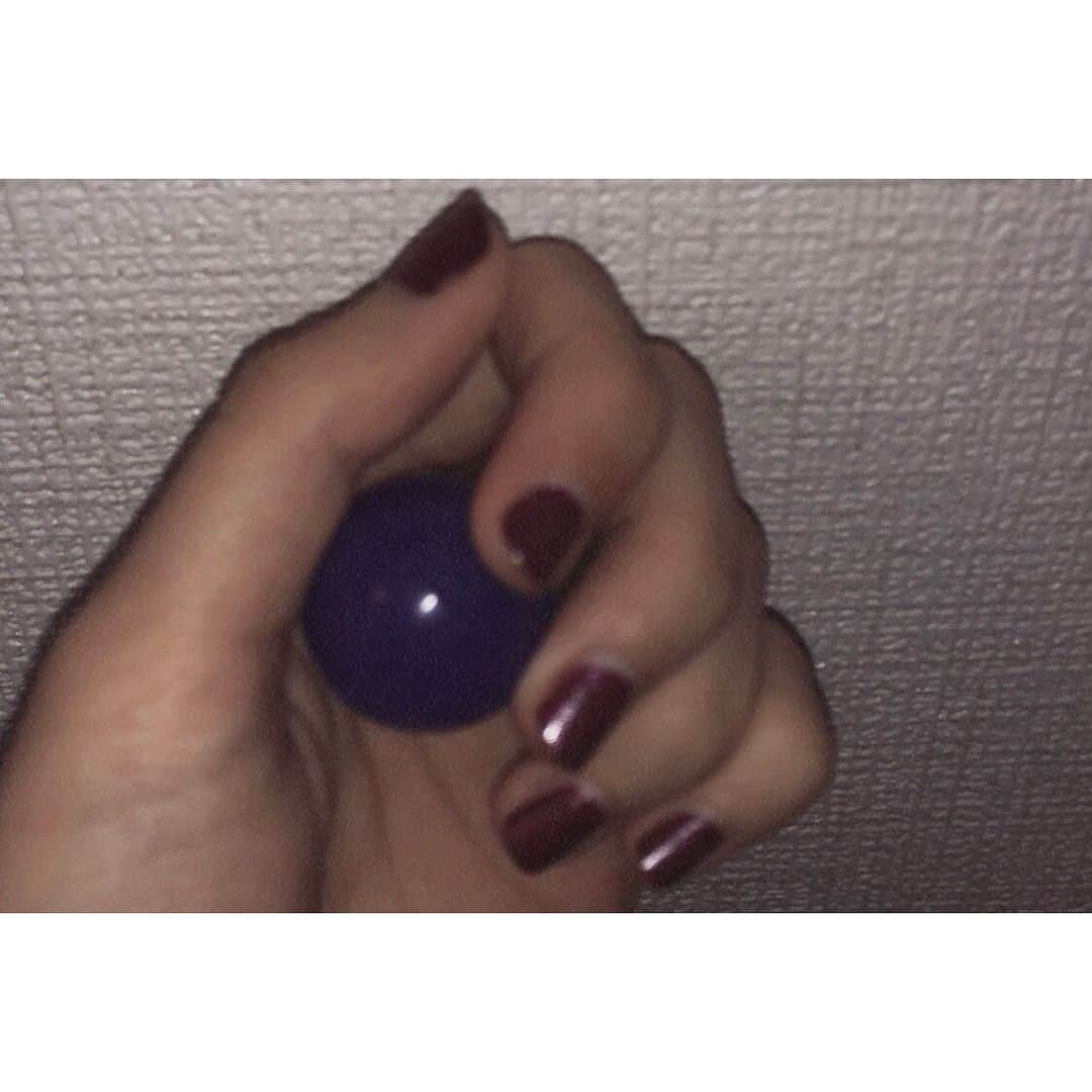 のインスタグラム：「. ヒトによってモノの価値って違う . #小関舞 #スーパーボール  #ufoキャッチャー で取れたの」