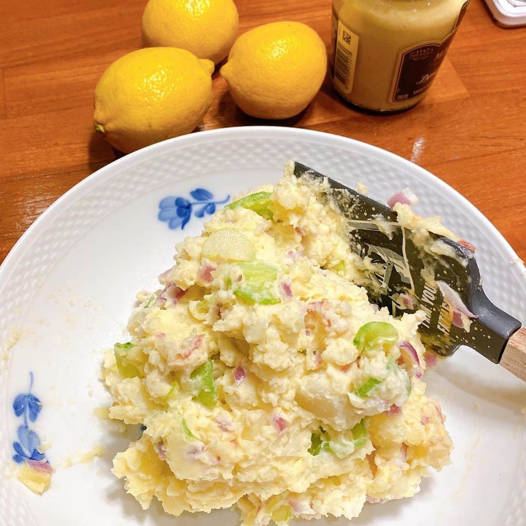 早見優さんのインスタグラム写真 - (早見優Instagram)「我が家のポテトサラダ Potato salad with bits of bacon and red onion. Yummmm!!  #potatosalad #homecooking #我が家のレシピ #ポテトサラダ」11月24日 21時28分 - yuyuhayami