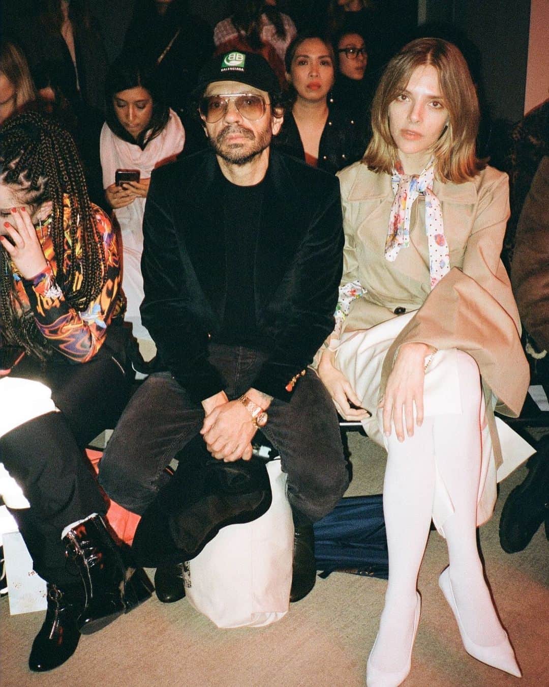 イーチ x アザーのインスタグラム：「@amanda_wall and @ozpurple at the @eachxother F/W20 Runway Show « Condemn to be Free » . @amanda_wall wearing the @eachxother Hybrid Trench Coat from Fw20. 🖤」