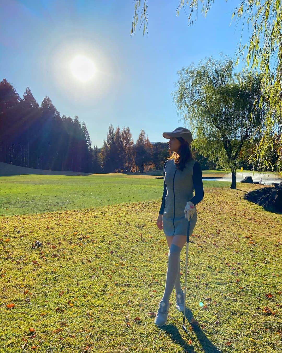 野崎萌香さんのインスタグラム写真 - (野崎萌香Instagram)「Simple is the best.   🏌️‍♀️⛳️🍁⛲️  golf wear ... @descentegolf」11月24日 21時39分 - moeka_nozaki