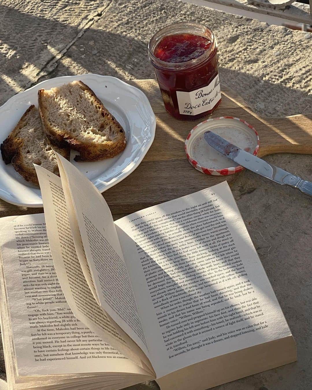 Carin Olssonさんのインスタグラム写真 - (Carin OlssonInstagram)「Afternoon snack 🍓」11月24日 21時42分 - parisinfourmonths