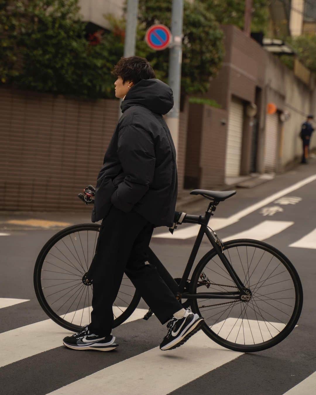 Ryoさんのインスタグラム写真 - (RyoInstagram)「ㅤㅤㅤㅤㅤㅤㅤㅤㅤㅤㅤㅤㅤ 今日は、寒かったのでダウンで過ごしました〜🥶 普段自転車も載るのでショート丈のダウンは重宝します☺️ ㅤㅤㅤㅤㅤㅤㅤㅤㅤㅤㅤㅤㅤ jacket:#oamc tee:#ssstein  pants:#ssstein shoes:#sacai × #nike ㅤㅤㅤㅤㅤㅤㅤㅤㅤㅤㅤㅤㅤ #sacainike  #leaderbikes」11月24日 21時44分 - ryo__takashima