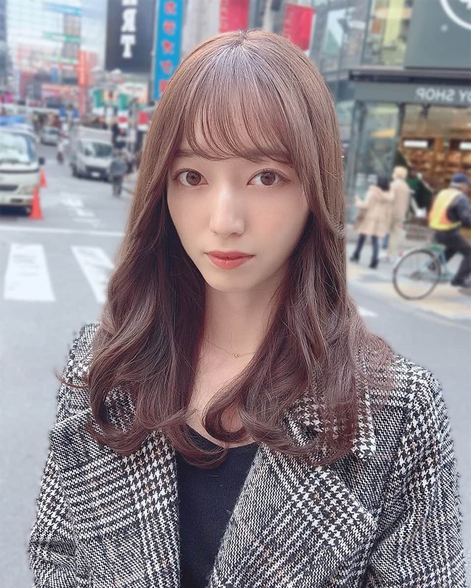 吉田ももみのインスタグラム：「﻿ この間カラーした後に撮ってもらった🤍﻿ 最近は少し明るめがしっくりくる☺️﻿ ﻿」