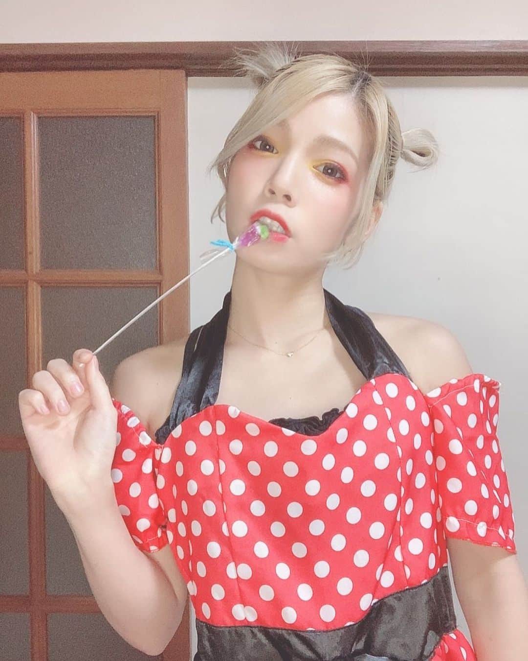 のインスタグラム：「Minnie❤️🤍❤️🤍 ・ ・ #haloween #costume #お家でハロウィン #コスプレ #make #hairarrange #minniemouse #minnie #minniestyle #minnie🎀」
