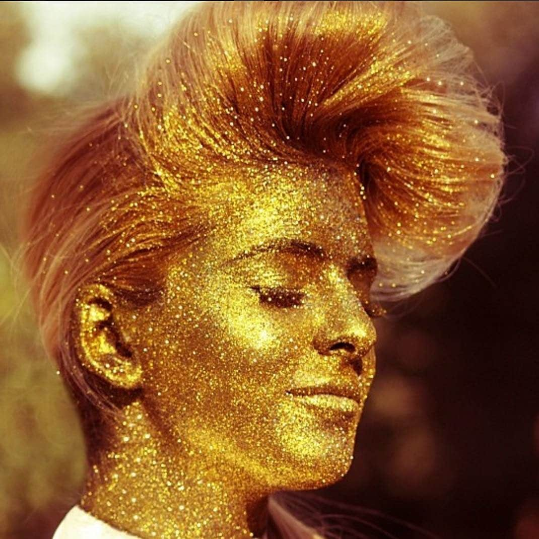 パット・マグラスさんのインスタグラム写真 - (パット・マグラスInstagram)「“Gold runs in our blood.” ― Virginia Woolf, The Waves ⚡⚡⚡ This MIND-BLOWING full-body & face gold look created by @dainaluksic is EVERYTHING ⚡⚡⚡ #patmcgrathlabs #Gold001 #inspiration #PMGAnniversary」11月24日 22時15分 - patmcgrathreal