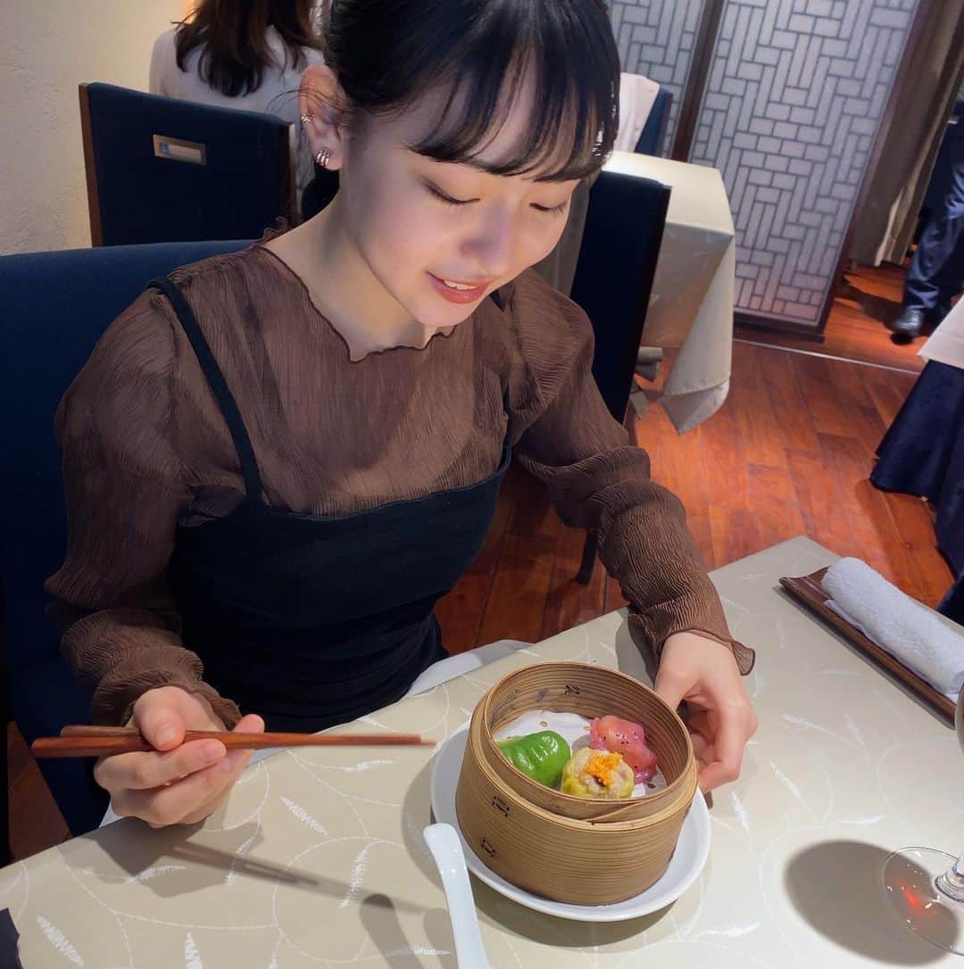 河野まひるさんのインスタグラム写真 - (河野まひるInstagram)「👲🏻🇨🇳🥟 この間初めてコースの中華料理を食べたよ～～ どれも初めて食べた味で幸せでしたへへへ」11月24日 22時08分 - mahiru_kouno