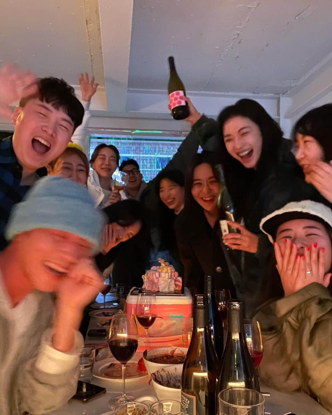 トキのインスタグラム：「세상 제일 튜카해여 언닝 알라부♥️🤍💙💚🖤❤️💜💓」