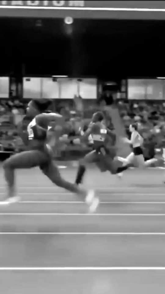 アシャ・フィリップのインスタグラム：「I ❤️ Running 🏃🏽‍♀️💨⁣ ⁣ ⁣ ⁣ ⁣ ⁣ ⁣ #100m #Running #Sprints #Olympics #Athletics⁣ #Workout #Run #Athlete #Tracknation #Speed #Power」