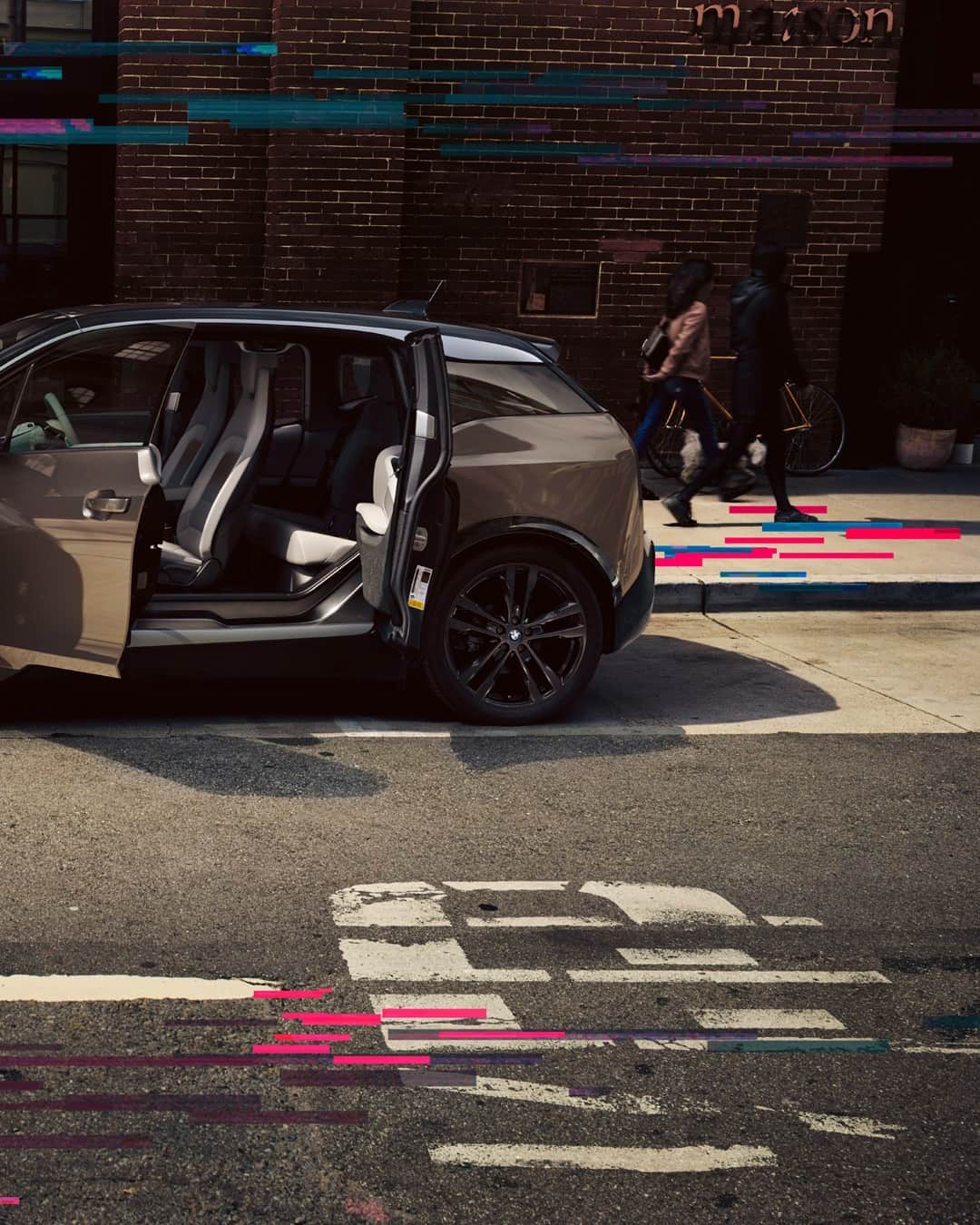 BMWさんのインスタグラム写真 - (BMWInstagram)「Created for the city. Built for the world. The BMW i3. #THEi3 #BornElectric #NEXTGen #BMW @BMWi」11月24日 22時30分 - bmw
