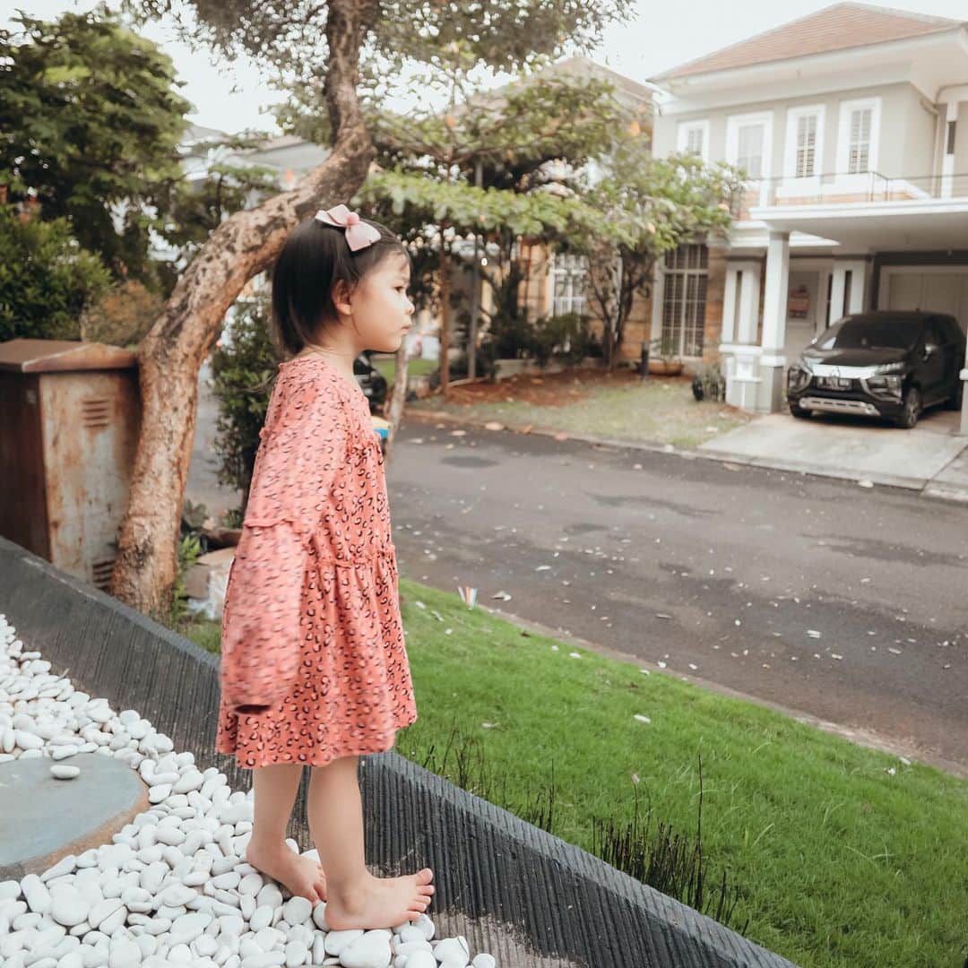 チェルシー・オリビアのインスタグラム：「Lagi menunggu surat balasan dari Nam Do San 😂」