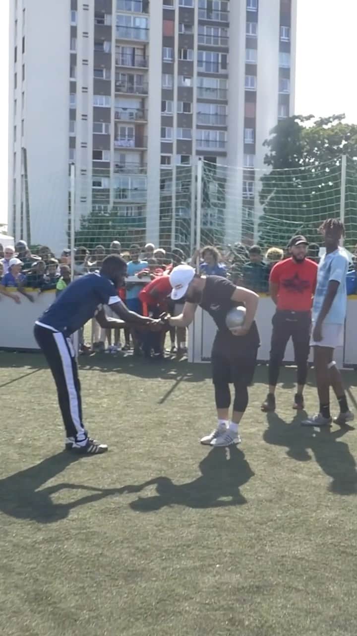 ショーン・ガルニエのインスタグラム：「I am not sorry for the panna but I would never forget to respect my opponent 🙌⚽️✌️   #Urbanball #skills #panna #nutmegs #groundmoves #Akka #streetsoccer #futbol」
