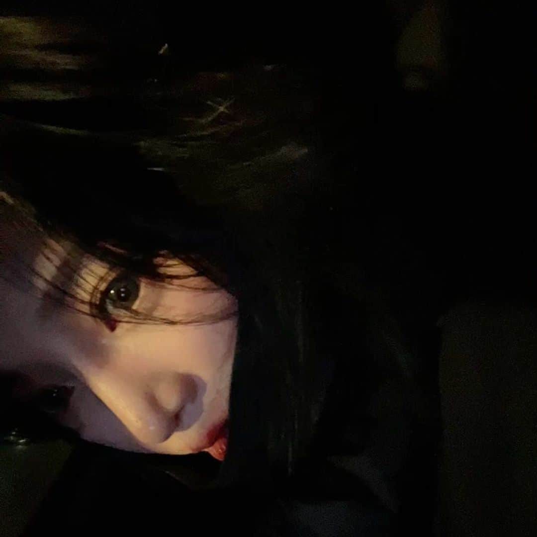 トキのインスタグラム：「눼 싐장의 쉑꽐은 블뤠k 🖤🖤🖤 우디 진원장님 쵝오💟💟」