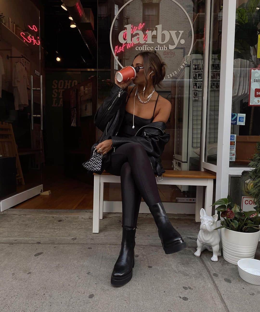 のインスタグラム：「Post pilates ☕️ break in the new @shopweworewhat workout onesie! ⁣ ⁣ Next stop: @darby.coffeeclub [183 Mulberry Street] ⁣ ⁣ Karli and Eddie reached out to me on Instagram when they first opened and I was so happy to support my news friends from down under. The aussie style takeout coffee shop in the heart of Soho likes to keep things simple - quality coffee, served quickly, with a smile! And they have delicious gluten free snacks too!」