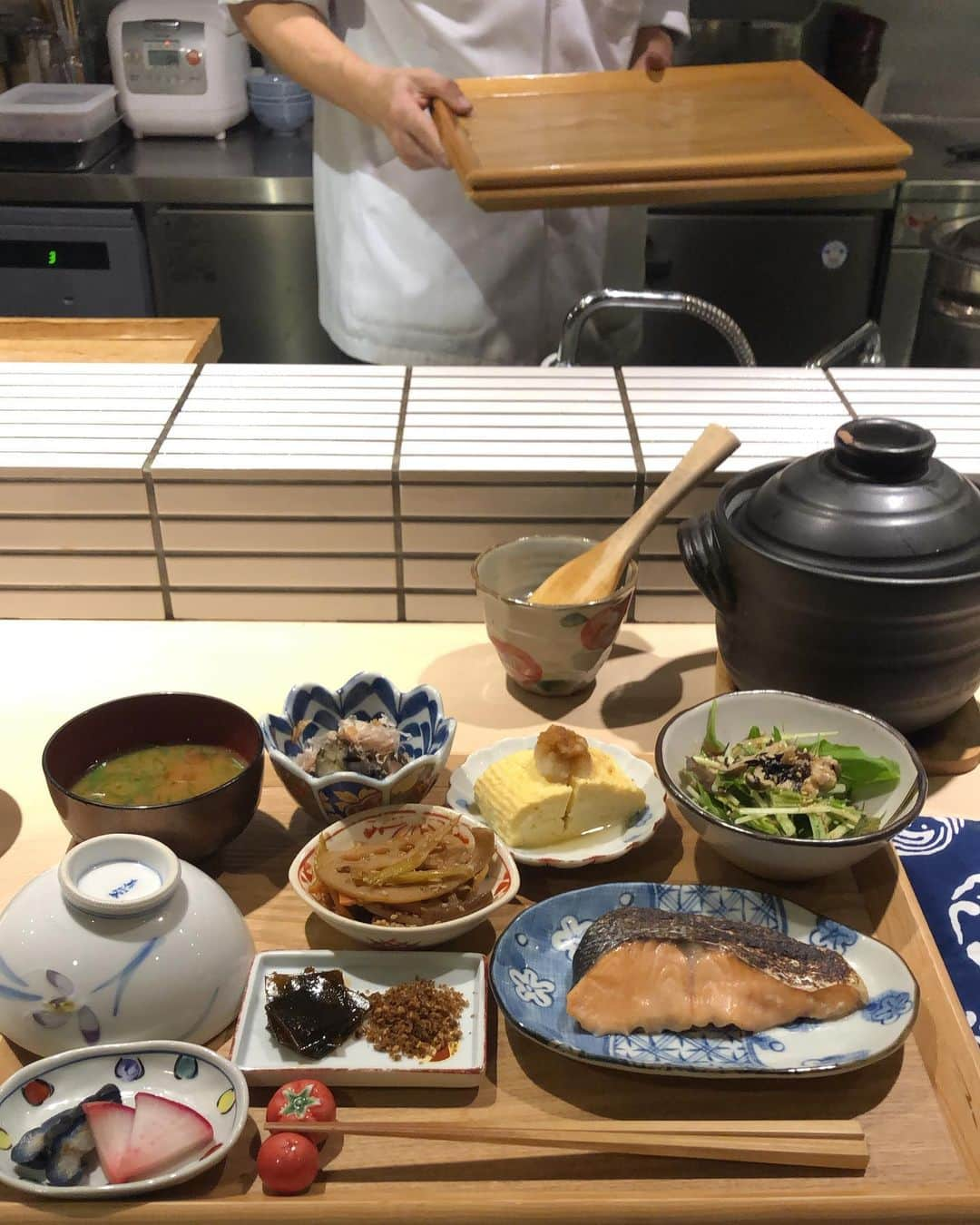 三好あんなのインスタグラム：「. . 朝ご飯に極上の和定食🐟🍚 . .」