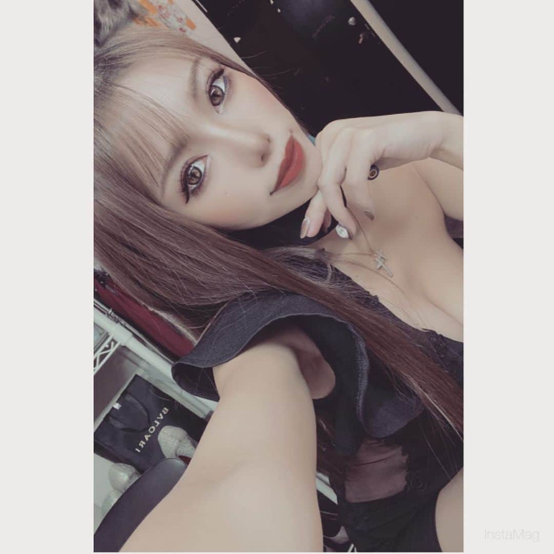 あゆかのインスタグラム：「久々の更新になっちゃった😭 みんな息してるー？？ 息してこー！！！！！！  .  #千葉キャバクラ#千葉富士見キャバ嬢#千葉富士見町キャバ嬢#千葉富士見キャバクラ#arドレス#ジュエルズドレス#オンラインキャバクラ#ファッション好きな人と繋がりたい#ヘアメイク#お家スタイル#息してる？#followｍe4 #follow4like#followtrain」