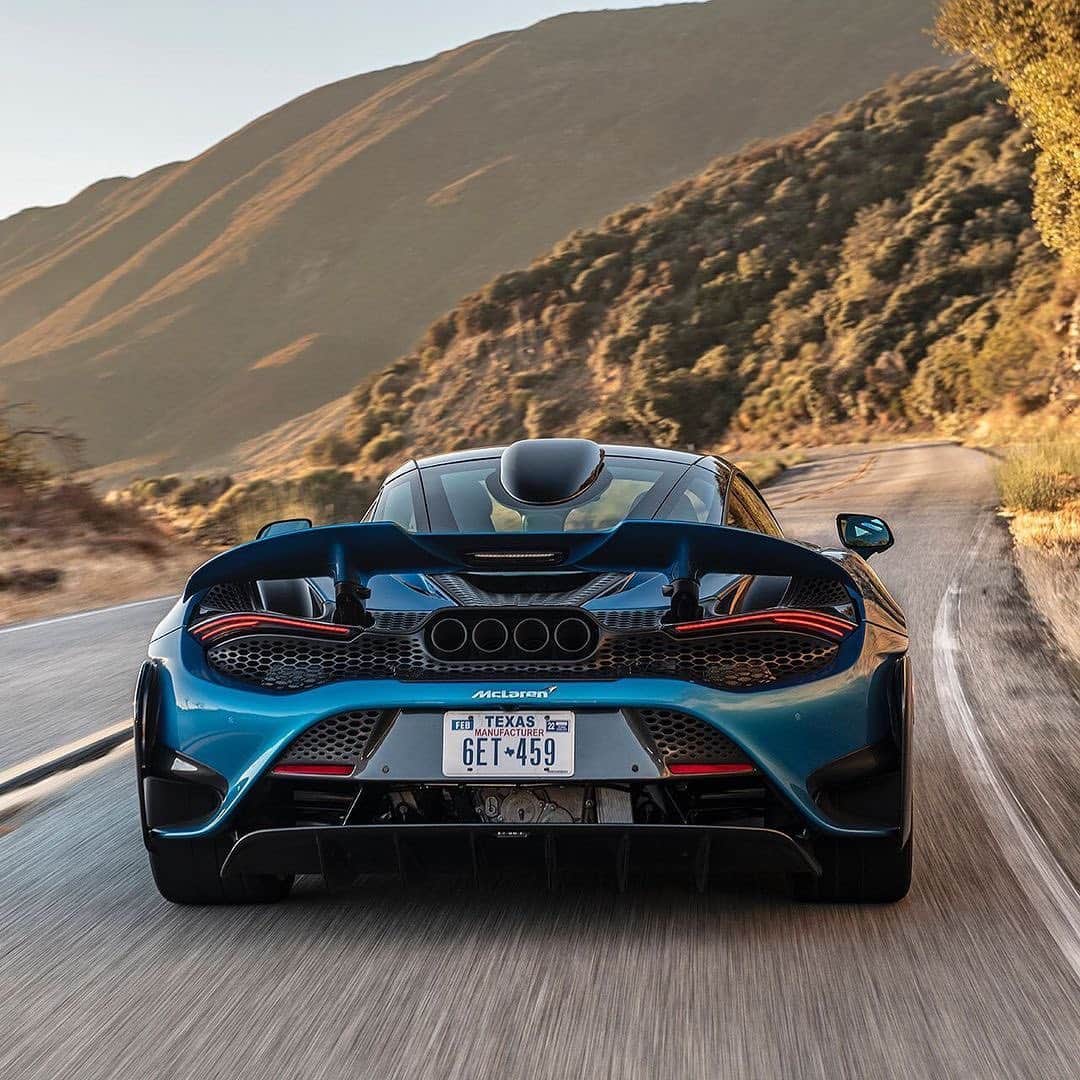 CARLiFESTYLEさんのインスタグラム写真 - (CARLiFESTYLEInstagram)「McLaren 765LT in Ludus Blue. 👍🏽or👎🏽? Photo by @drewphillipsphoto #carlifestyle」11月24日 23時05分 - carlifestyle