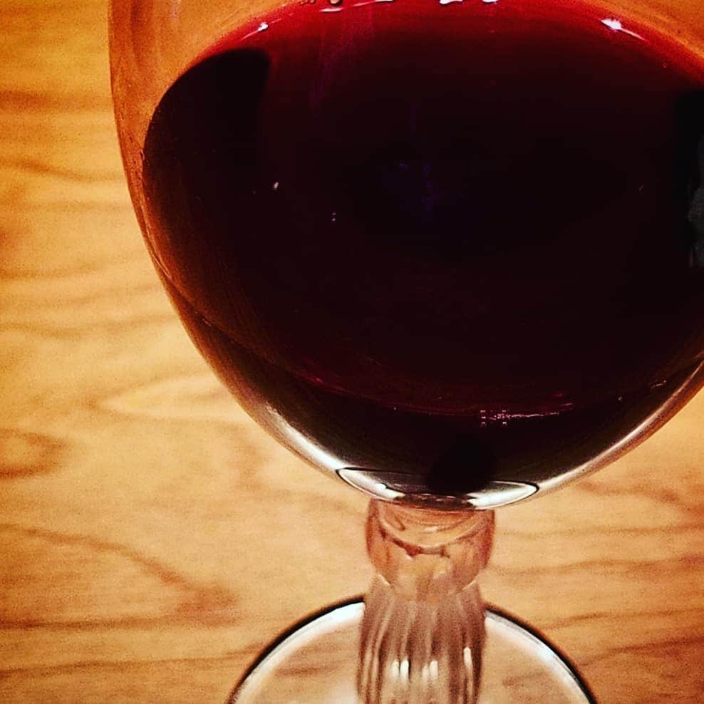常世晶子さんのインスタグラム写真 - (常世晶子Instagram)「間の今。ワインと自分との関係は良好😊🍷明日は朝から仕事。6時起きです🙆  #お疲れ様でした #乾杯しましょ #ほっと一息」11月24日 23時06分 - tokoyo_shoko