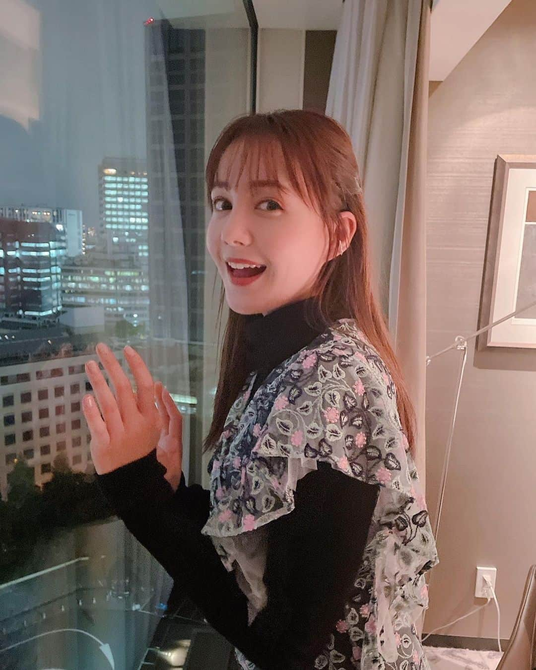 トリンドル玲奈さんのインスタグラム写真 - (トリンドル玲奈Instagram)「とある撮影にて🤫 夜景が綺麗でしたー✨☺️」11月24日 23時17分 - toritori0123