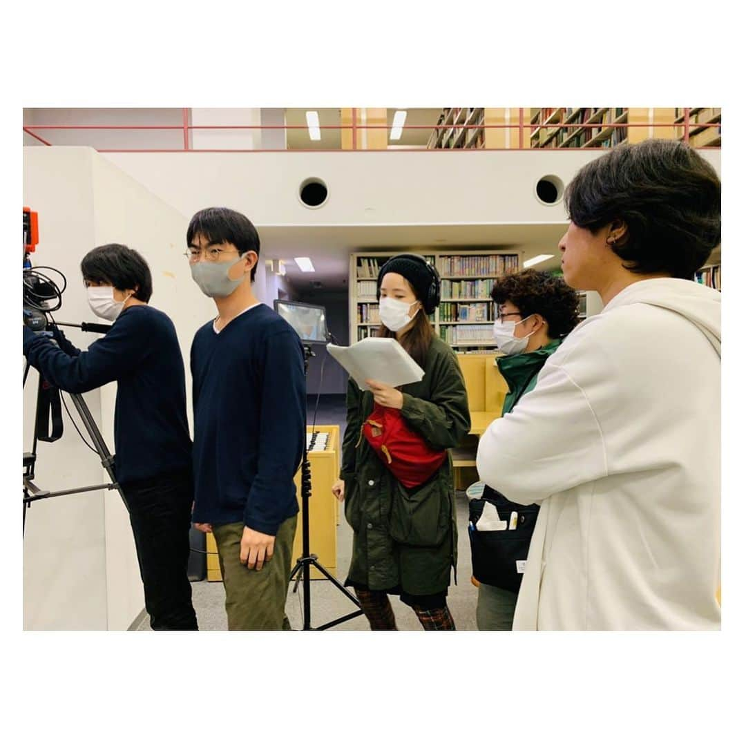 落合萌さんのインスタグラム写真 - (落合萌Instagram)「プロの技術スタッフさんや、制作部さんが居るような環境で監督をさせて頂いたのは、初めての経験でした。 今までの自主制作とは違うことが沢山あることに最初はドキドキしたけど、無事に…というか、本当に楽しくあったかい雰囲気の中撮影終了しました。 超ハードスケジュールでも誰一人ピリつかない、奇跡の現場だったよな。 それが作品にも良い形で反映されたと思います。 感謝。 #director #actress #movie」11月24日 23時14分 - moe_ochiai