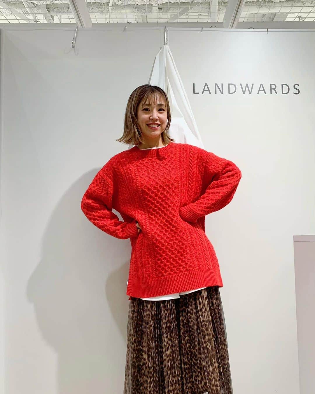 本橋優華のインスタグラム：「赤映え。  #red#knit#ootd#animal#casual#skirt#tulleskirt#aw#tokyo」