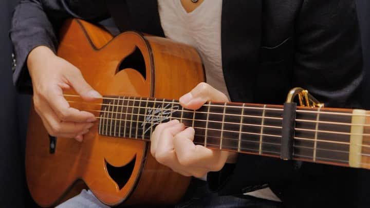 松井祐貴のインスタグラム：「サクラノキセキ -Original song-﻿ From 3rd Album『Passage of Time』﻿ TAB→https://www.mymusicsheet.com/YMusicOffice﻿ YouTube→https://www.youtube.com/c/YukiMatsuiOfficial﻿ ﻿ ♪﻿ ♪﻿ ♪﻿ ﻿ #yukimatsui #松井祐貴 #fingerstyle #fingerstyleguitar #fingerpicking #acoustic #acousticguitar #pickariff @pickariff #guitarsdaily @guitarsdaily #guitarstagram @guitarstagram #solosection #guitarsarebetter @guitarsarebetter #talentedmusicians #lickwars @lickwars #riffwars  @riffwars #riffwarsacoustic #pickupmusic #acousticartists #musicians #guitarplayer #instaguitar #Daddario #DaddarioStrings  #shubbcapos @shubbcapos #yokoyamaguitar」