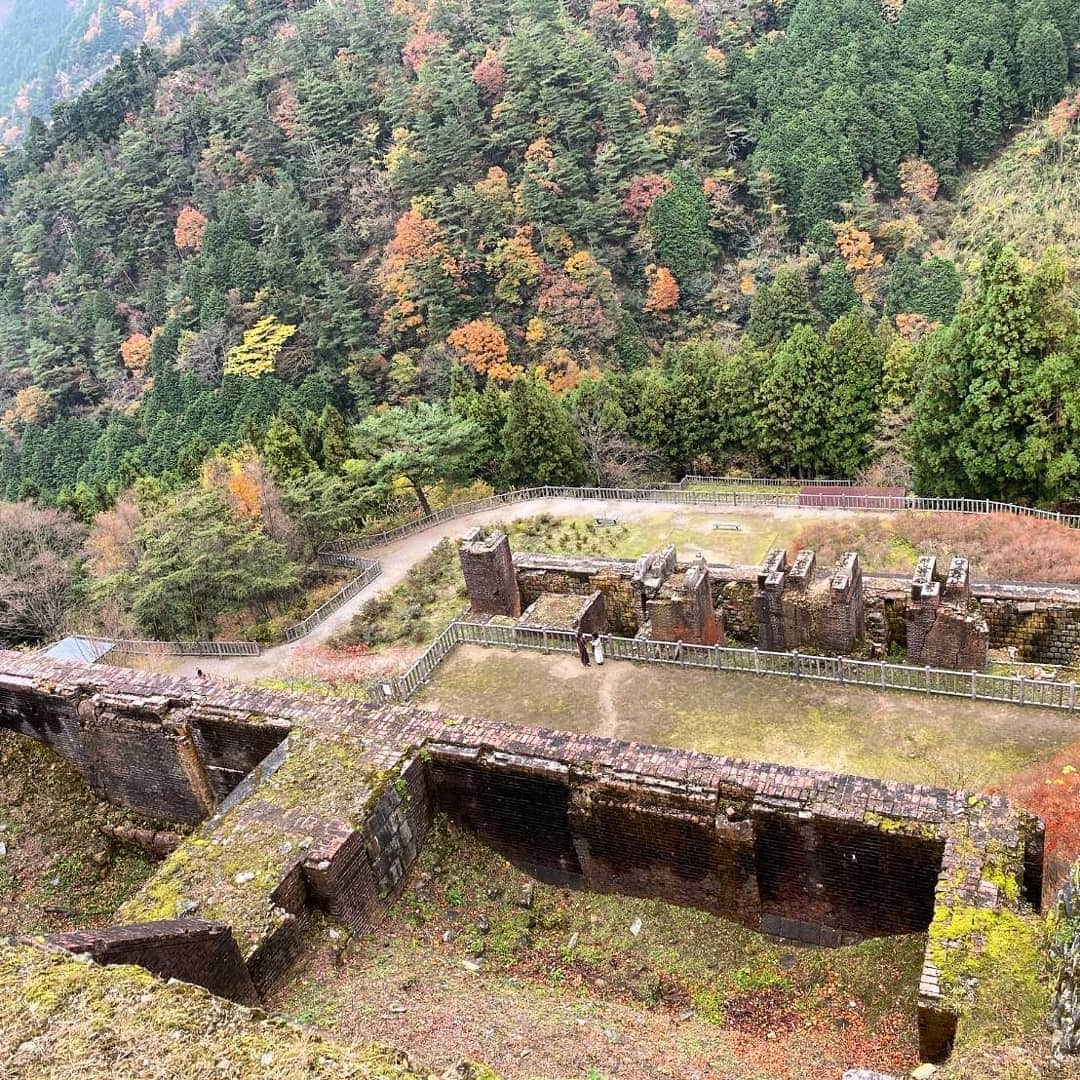 前園真聖さんのインスタグラム写真 - (前園真聖Instagram)「東平の別子銅山の跡地『東平のマチュピチュ』 全盛期にはたくさんの人が住んでいた天空都市です。 #東洋のマチュピチュ #新居浜 #東平」11月24日 23時26分 - maezono_masakiyo