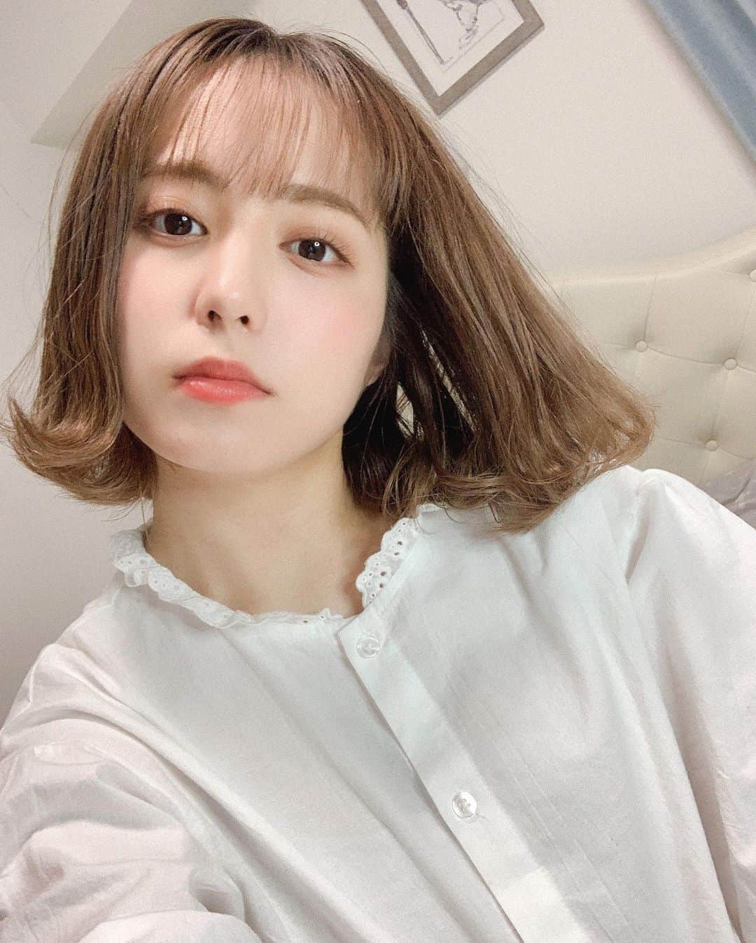 前田美里さんのインスタグラム写真 - (前田美里Instagram)「外ハネ。 . .  . #火曜日 #外ハネ #ショートヘア  #photo #ファインダー越しの私の世界 #被写体 #写真好きな人と繋がりたい  #おうち時間 #stayhome #写真 #ヲタク #櫻坂46 #欅坂46 #日向坂46 #フォロー #フォロワー募集中  #idol #fashion #wedding #japanesegirl #follow #followme #좋아요 #팔로우미 #팔로미 #오오티디」11月24日 23時19分 - maeda_misato
