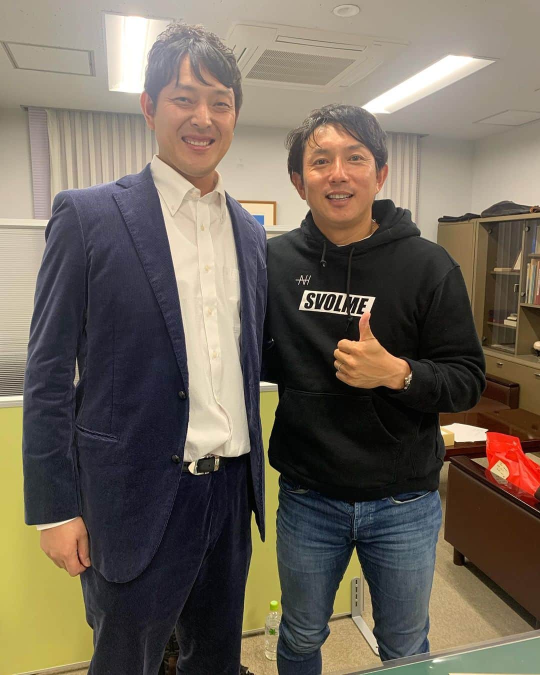 岩隈久志のインスタグラム：「スポニチの解説を観て下さった皆さんありがとうございました！ ムネと久々に会えて嬉しかったです☺️ 日本シリーズという最高の舞台でジャイアンツの選手達が最高のパフォーマンスができるよう願っています‼️」
