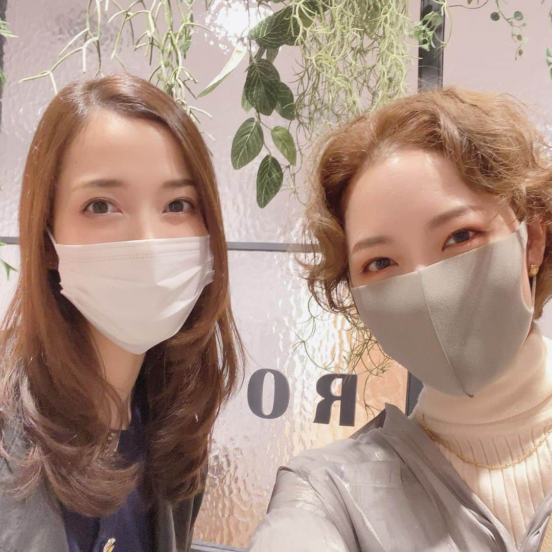 花野じゅりあさんのインスタグラム写真 - (花野じゅりあInstagram)「. 少し前に、エレガントな美人とランチしました  アクセサリー作りの話や娘役の時の話、いろんな話をしたのですが、とても和やかな時間でした  そして、お楽しみな計画を2人でしてきました  想像力を働かせて、素敵なものを考える時間は楽しいですね . . . . . #麗しの #伶美うらら #美人さん」11月24日 23時35分 - julia.hanano