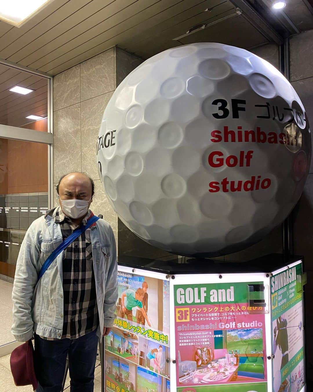 クロちゃんさんのインスタグラム写真 - (クロちゃんInstagram)「ゴルフボールのオブジェが夜中も回ってるなーって、  き、き、き、菊地ーーーーー！！  菊地も回ってる。 やべーよ、これは。」11月24日 23時39分 - kurochandesuwawa