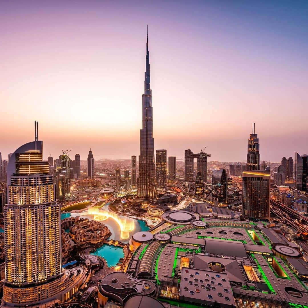 エミレーツ航空さんのインスタグラム写真 - (エミレーツ航空Instagram)「Enjoy a complimentary night’s stay in Dubai for layovers over 10 hours.  Dubai Connect makes your journey even more convenient and lets you explore our bustling city on the way to your destination at no additional cost.  Spend your day at sun-soaked beaches, heritage attractions or leisure facilities, there’s always something to see in Dubai.  #FlyEmiratesFlyBetter #EmiratesAirline @Visit.Dubai @DXB」11月25日 0時00分 - emirates