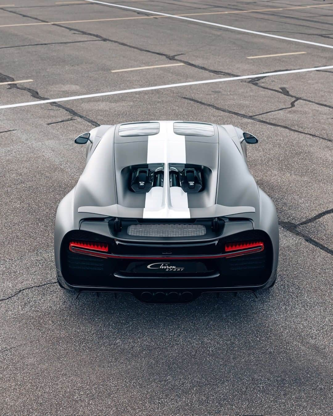 ブガッティさんのインスタグラム写真 - (ブガッティInstagram)「Today we are paying tribute to BUGATTI’s Daredevils with the exclusive edition of the CHIRON Sport “Les Légendes du Ciel”. Inspired by the intrepid nature of the pilots of the past, this one-of-a-kind CHIRON Sport pays homage to the heroes who inspire us to this day, in matt “Gris Serpent” and with a Gaucho leather interior reminiscent of the aircrafts our daredevils flew.   #BUGATTI #BUGATTILegendesDuCiel #LegendesDuCiel #CHIRONSport  _ Fuel consumption, l/100km: 36.7 in urban areas / 15.8 in extra urban areas / 23.5 combined; combined CO2 emissions g/km: 553; efficiency class: G」11月25日 0時01分 - bugatti