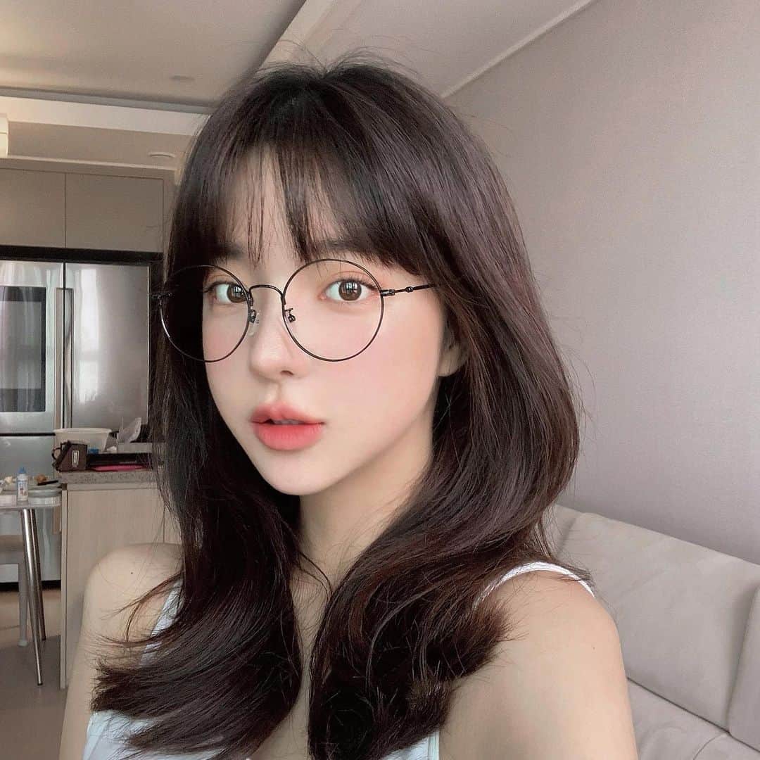 ユン・アラのインスタグラム：「😎🖤」