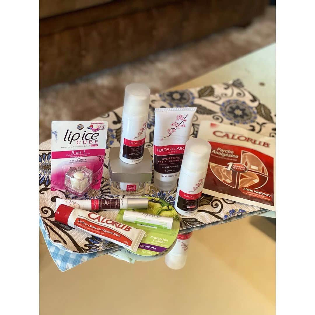 ラリッサ・リケルメさんのインスタグラム写真 - (ラリッサ・リケルメInstagram)「Mis bellas mujeres aquí les tengo una súper noticia..! 🤍  DESCUENTOS del 40% !!!  Se viene el  ARA HÛ de @cassanellosaic   Y estas marcas tendrán  ofertas 🔥👌🏻 - Calorub  - Lip Ice Unisex  - Hada Labo Tokyo   Del 26 al 30/11 !!!  No se lo pierdan !!!   ⚠️ Compras solo por Delivery o Pickup  #AraHû #Oferton #cassanellosaic」11月25日 0時09分 - larissariquelme
