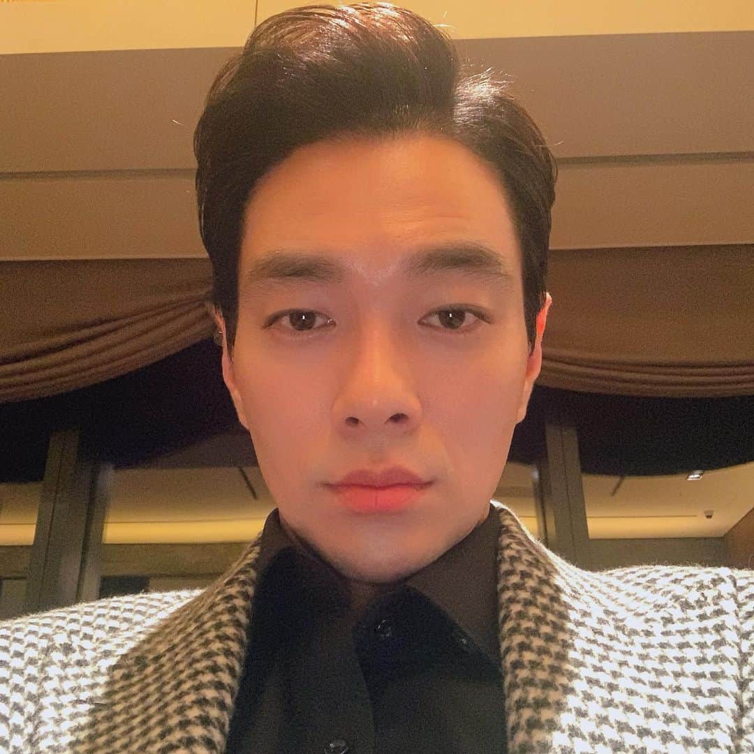 イ・ギュハンのインスタグラム：「눈이 스르르르.... 😞」