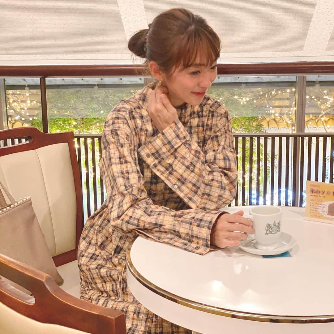 木本泉さんのインスタグラム写真 - (木本泉Instagram)「-﻿ 親友とイノダコーヒーへ☕️﻿ ﻿ ケーキにしようかなと思ったけれど、、、メニューを見るとやっぱり海老フライロール🍤﻿ ﻿ 祖父との思い出の味☺️﻿ ﻿ #イノダコーヒー#喫茶店#京都喫茶店」11月25日 0時10分 - izumikimoto