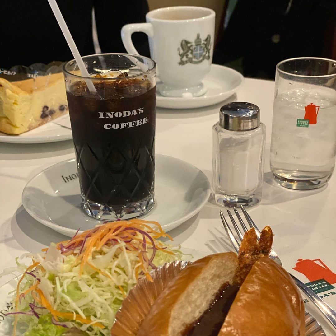 木本泉さんのインスタグラム写真 - (木本泉Instagram)「-﻿ 親友とイノダコーヒーへ☕️﻿ ﻿ ケーキにしようかなと思ったけれど、、、メニューを見るとやっぱり海老フライロール🍤﻿ ﻿ 祖父との思い出の味☺️﻿ ﻿ #イノダコーヒー#喫茶店#京都喫茶店」11月25日 0時10分 - izumikimoto