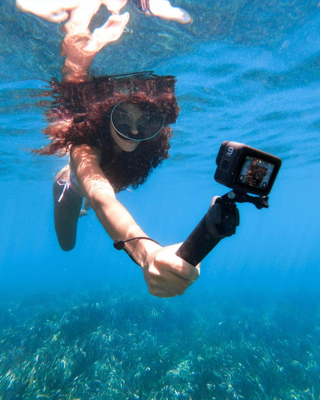 goproさんのインスタグラム写真 - (goproInstagram)「Photo of the Day: Mermaids take selfies too 🧜‍♀️ #GoProFamily member @ariadna_hafez, @dansu92, + #GoProHERO9 Black ⠀⠀⠀⠀⠀⠀⠀⠀⠀ Get 20MP photos + $200 savings on a #GoProHERO9 Accessory Bundle with the purchase of a 1-year subscription to GoPro 💰 Hit the product tag or link in our bio for more info. ⠀⠀⠀⠀⠀⠀⠀⠀⠀ @GoProES #GoProES #GoPro #MoreEverything #Underwater」11月25日 0時34分 - gopro