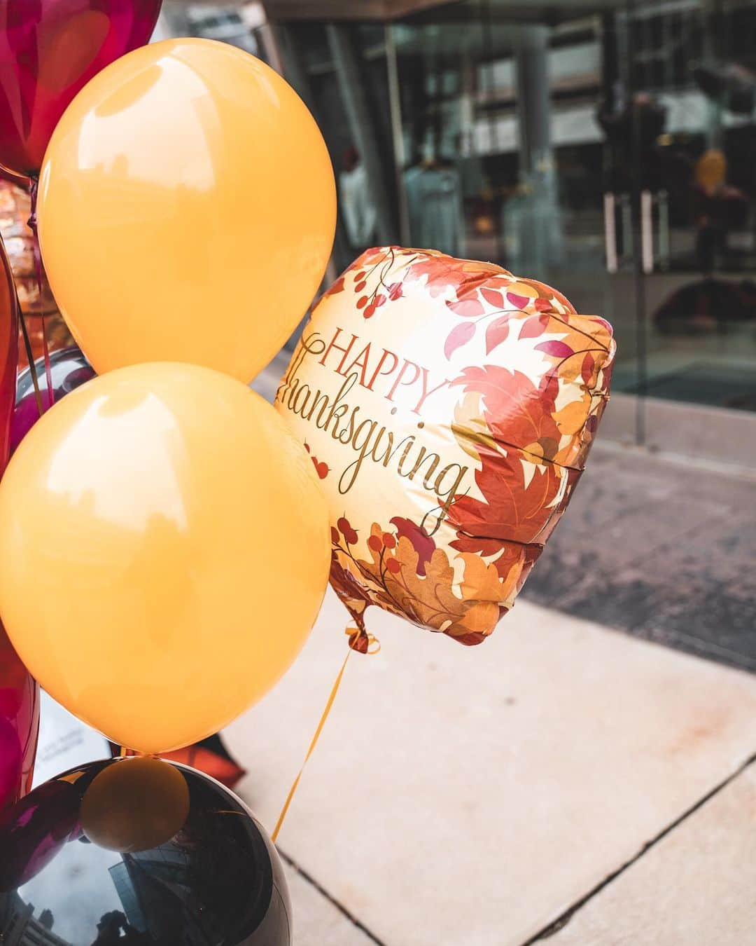 キャブスさんのインスタグラム写真 - (キャブスInstagram)「On Monday we safely tipped off our annual Season of Giving by loading up a @cityofcleveland van with 200 Cavs swag bags – including $50 @gianteagle gift cards – for local families who could use a Thanksgiving assist! #CavsCare」11月25日 0時36分 - cavs