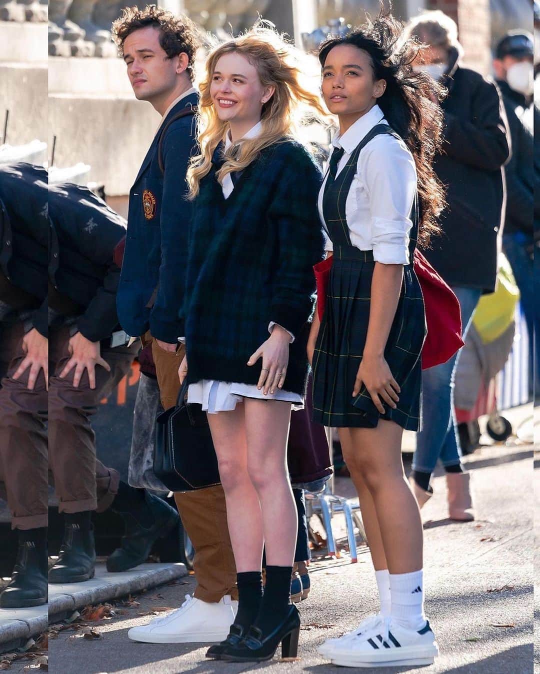 Blonde Saladさんのインスタグラム写真 - (Blonde SaladInstagram)「SPOTTED🙀 First pics from the scenes of the upcoming Gossip Girl Reboot and the thought is one and only: Where are those fashionable uniforms we used to see on S&B? 💔 #theblondesalad #gossipgirlreboot #gossipgirl @justjared」11月25日 0時32分 - theblondesalad